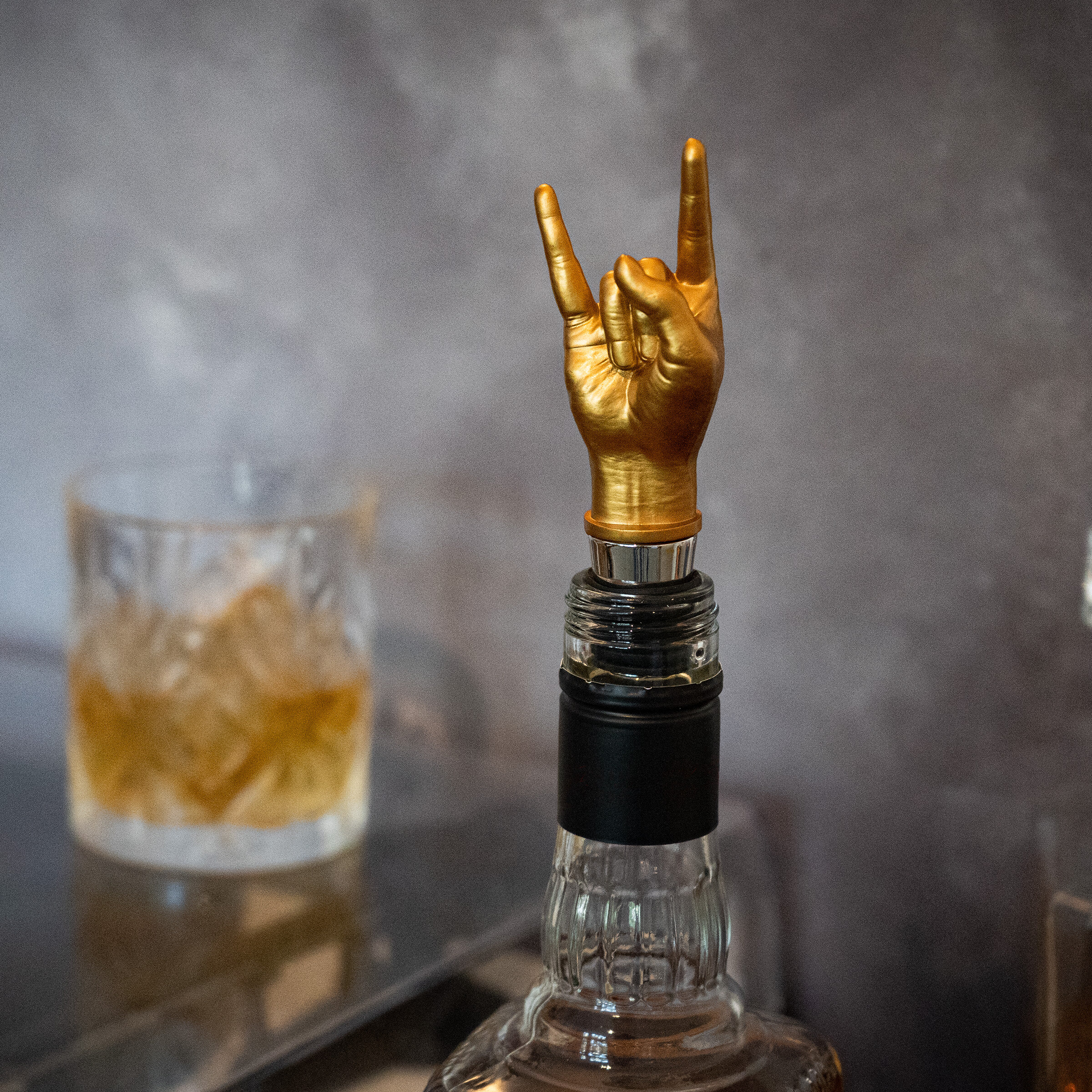 ROCK ON BOTTLE STOPPER - GOLD